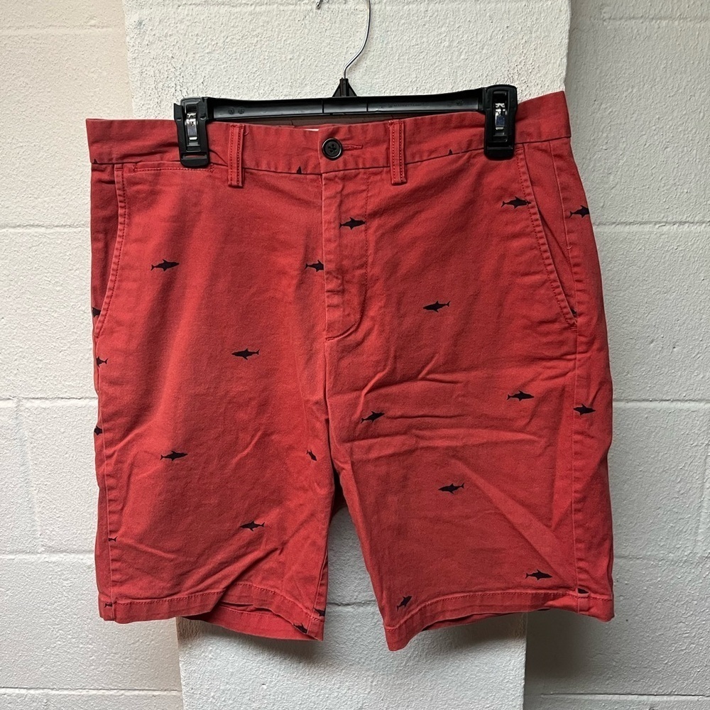Old Navy Red Shark Pattern Men's Shorts. Size 32 - Picture 1 of 5